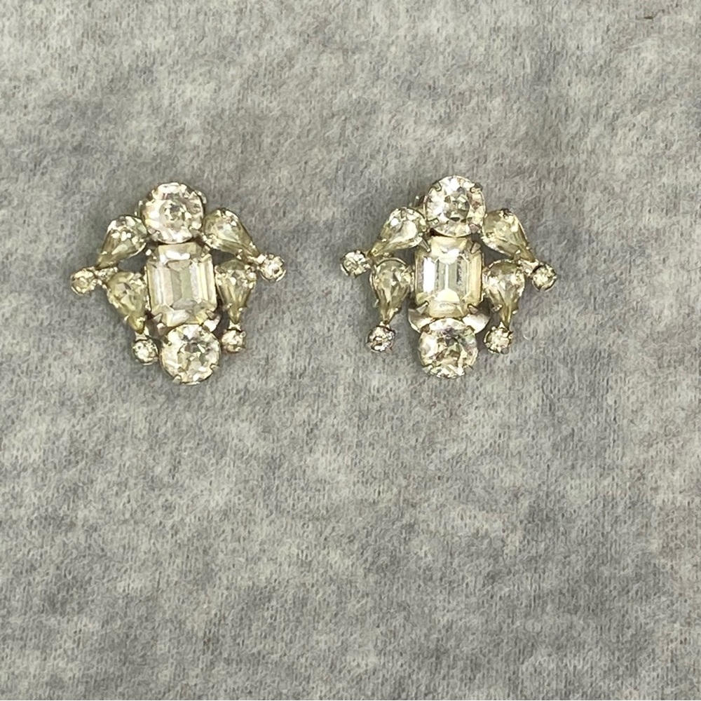 Vintage Weiss Rhinestone Earrings, Marked